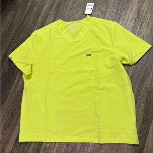 Figs 3 Pocket Scrub Top Serving Lime Yellow Men XXL. NWT
